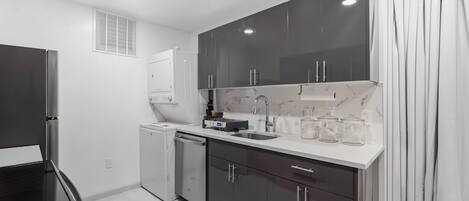 Mikrowelle, Ofen, Herdplatte, Geschirrspüler