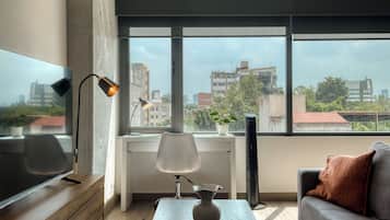 スーペリア スタジオ シティビュー | セーフティボックス (室内)、デスク、ノートパソコン用作業スペース、遮光カーテン