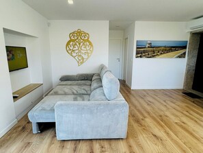 TV, fireplace - Casa do Cato (Viana do Castelo)