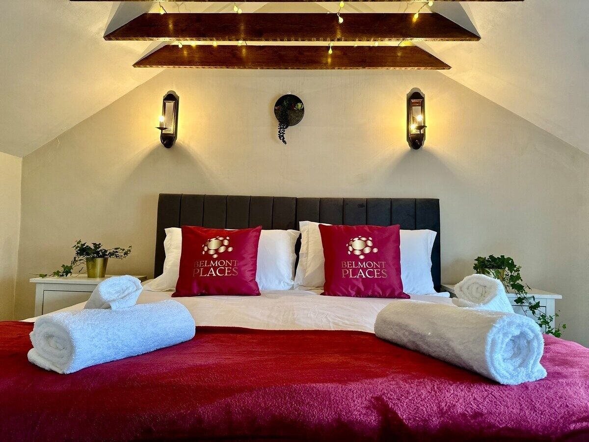 3 bedrooms, iron/ironing board, free WiFi, bed sheets