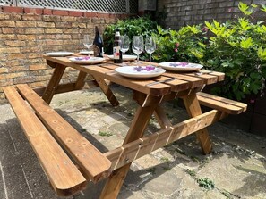 تناول الطعام بالخارج