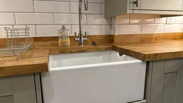 SĂšche-cheveux, serviettes fournies