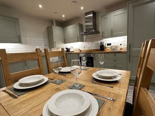 Hudson Apartment, Oakham Centre by Belmont Places