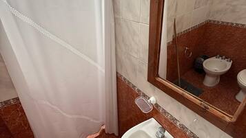 Bruser, håndklæder, Toiletpapir