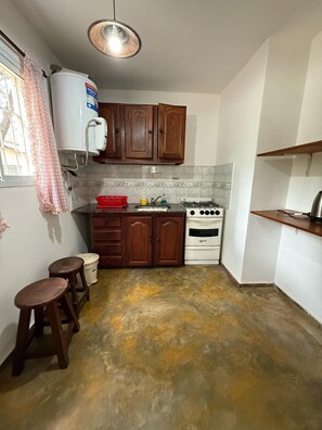 Oven, stovetop, cookware/dishes/utensils