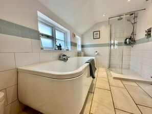 Secador de pelo y toallas