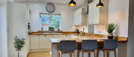 雪櫃、微波爐、焗爐、爐具