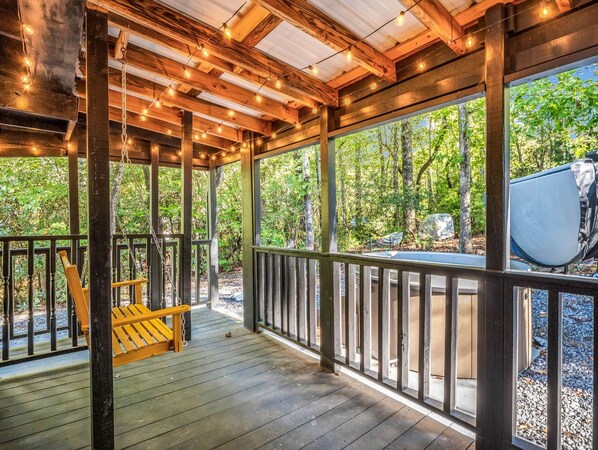 Outdoor spa tub - StoneHaus Retreat (Black Mountain)