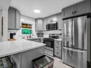 Fridge, microwave, oven, stovetop - StoneHaus Retreat (Black Mountain)