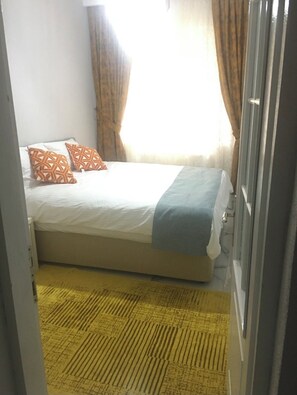 Iron/ironing board, WiFi, bed sheets