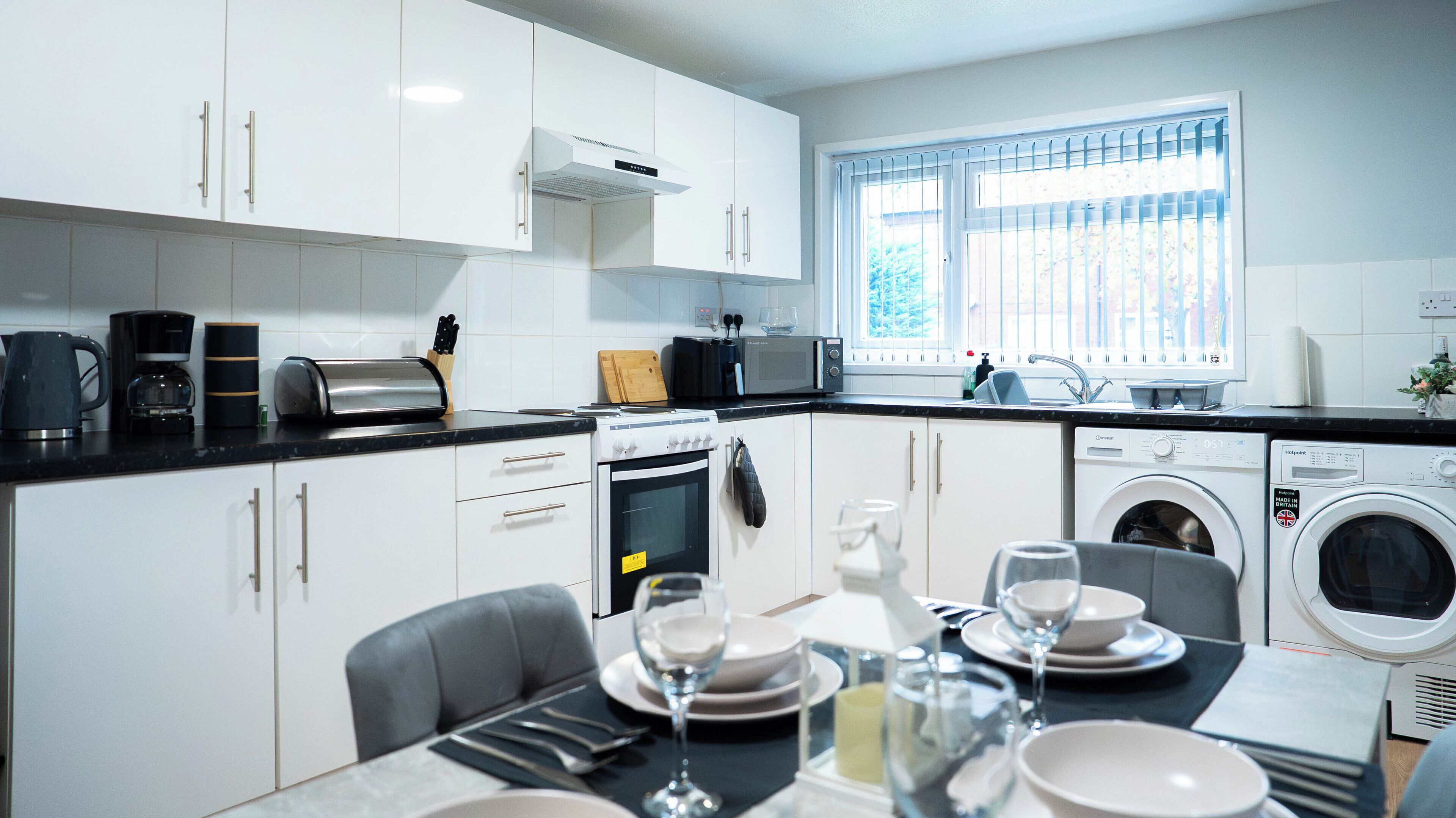 Fridge, microwave, oven, coffee/tea maker