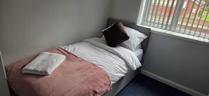 Iron/ironing board, WiFi, bed sheets