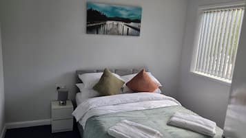 3 bedrooms, iron/ironing board, WiFi, bed sheets