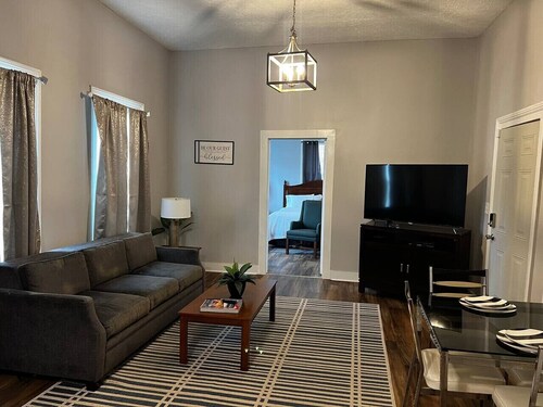 Luxury Gold Suite in Wadley