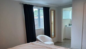 1 bedroom, iron/ironing board, WiFi (free), bed sheets