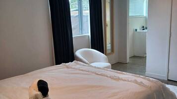 1 slaapkamer, een strijkplank/strijkijzer, gratis wifi, beddengoed