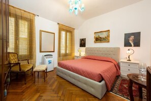 2 quartos, ferros/tábuas de passar roupa, Wi-Fi, roupa de cama