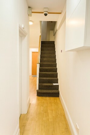 Interior - King’s Cross Ensuite | Wi-Fi | Desk | Self CheckIn (London)