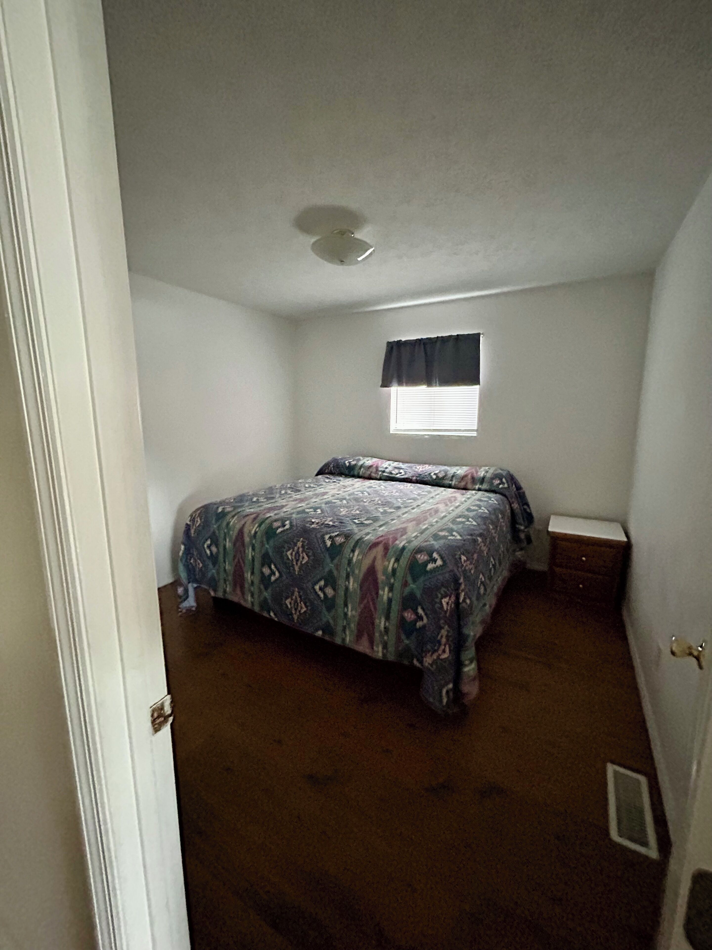 3 bedrooms, iron/ironing board, bed sheets