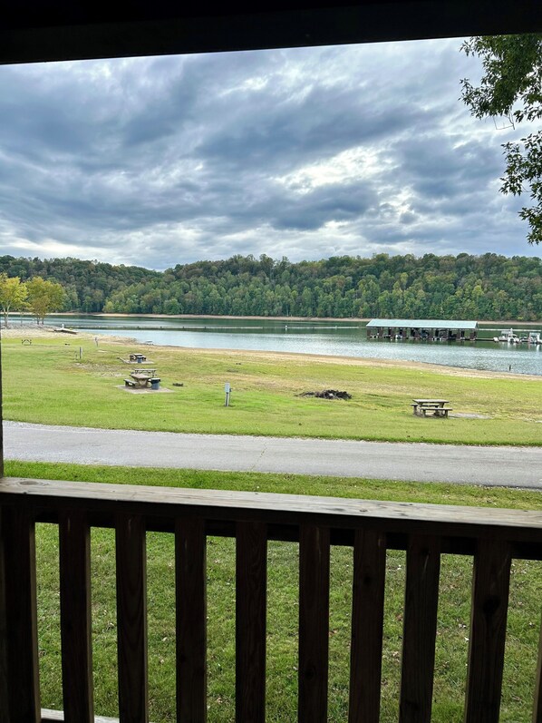 Property grounds - 3-bedroom Charming Cabin on Dale Hollow Lake at Wolf River Resort & Marina (Albany)