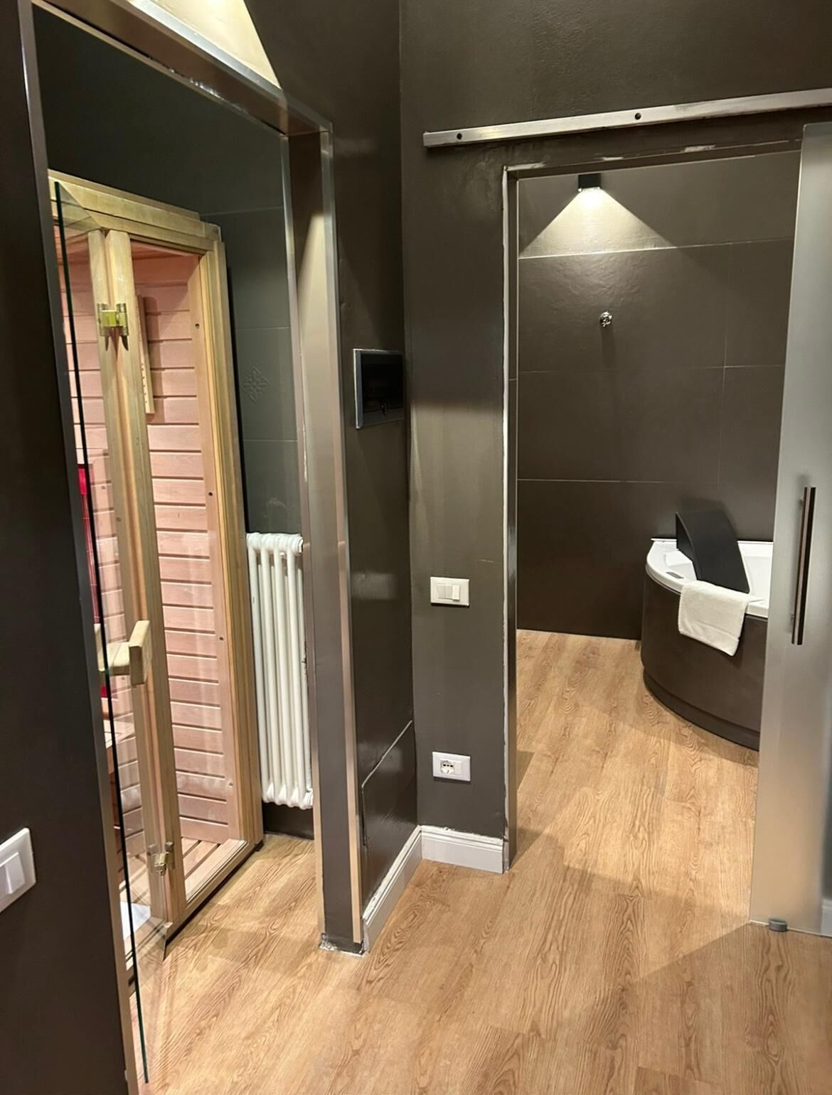 Dusche, Whirlpool, Haartrockner, Bidet