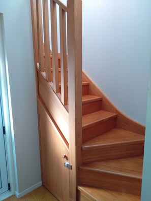 Interior - Raumati Sea Shells-central village and beach location (Raumati Beach)