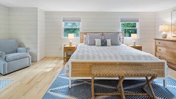 3 bedrooms, iron/ironing board, internet, bed sheets