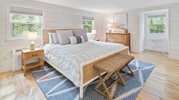 3 bedrooms, iron/ironing board, internet, bed sheets