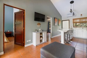 Interior - Bright & Beautiful 2 Bed, 2 Bath condo w King Bed, AC & 7 pools-Coco Beach, CR (Sardinal de Carrillo)