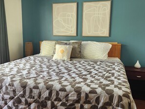 2 bedrooms, iron/ironing board, free WiFi, bed sheets - Bright & Beautiful 2 Bed, 2 Bath condo w King Bed, AC & 7 pools-Coco Beach, CR (Sardinal de Carrillo)