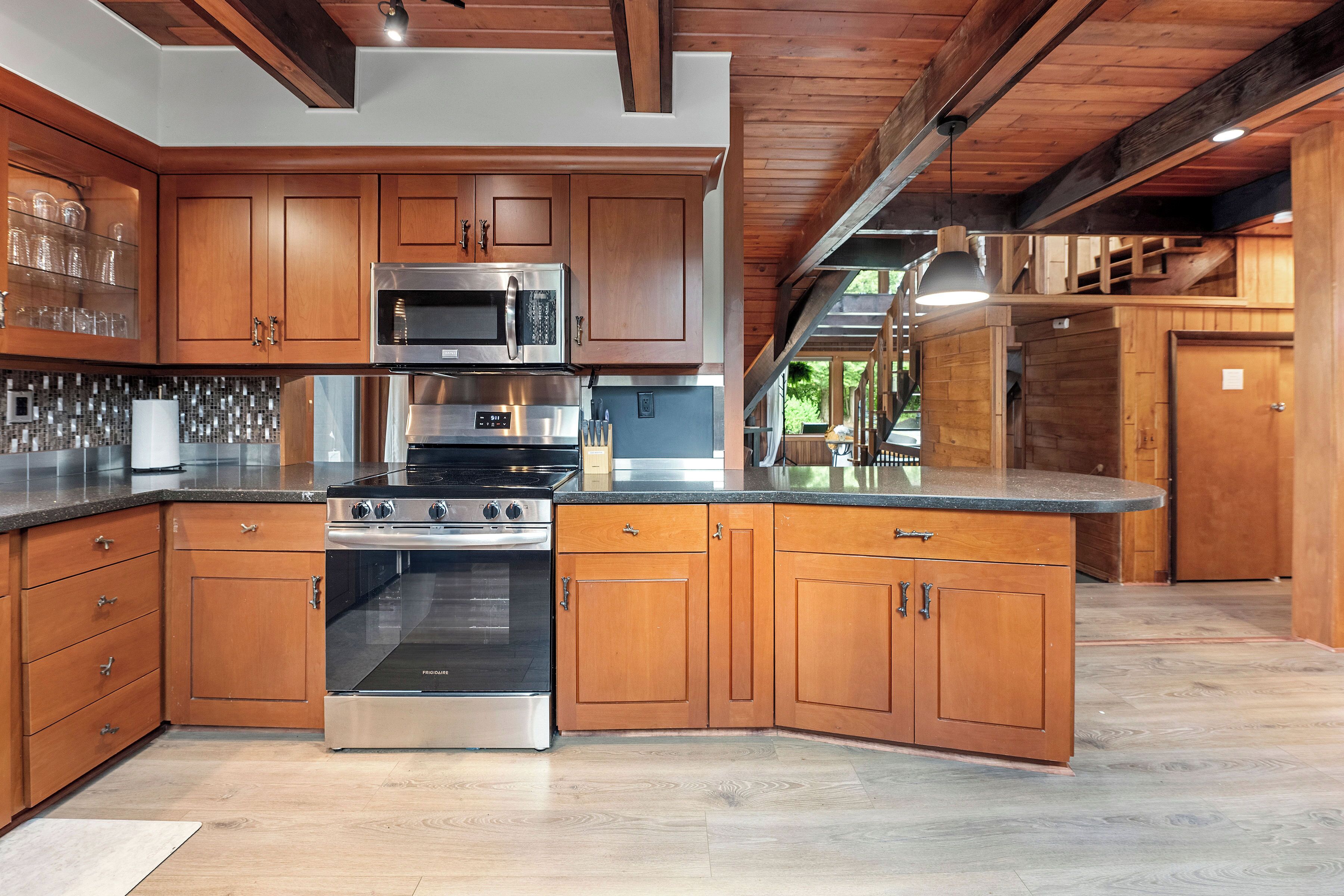 Frigorífic, microones, forn i placa de cuina 