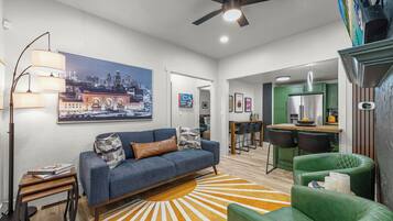 Smart TV, books, stereo