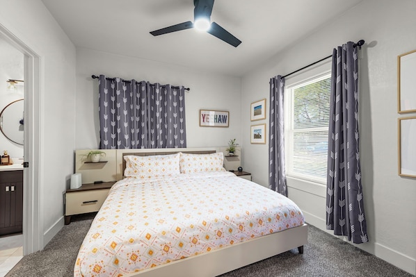 4 bedrooms, desk, iron/ironing board, travel crib