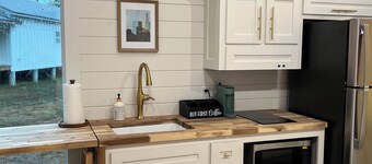 Luxury Tiny Home in the Country - 20 min to Downtown Auburn!