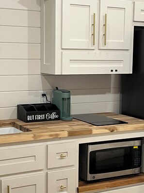 Four à micro-ondes, surface de cuisson, lave-vaisselle