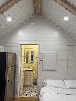 1 bedroom, free WiFi, bed sheets - Luxury Tiny Home in the Country - 20 min to Downtown Auburn! (Auburn)
