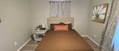 2 bedrooms, iron/ironing board, WiFi, bed sheets