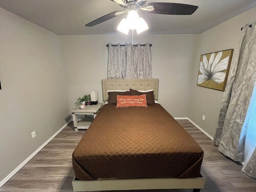 Dashing and Clean- 2 Bedroom Duplex