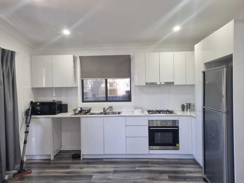 Great location, close to shops, clubs, beaches and the M1