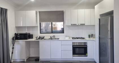 Great location, close to shops, clubs, beaches and the M1