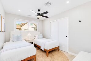 3 bedrooms, iron/ironing board, WiFi, bed sheets