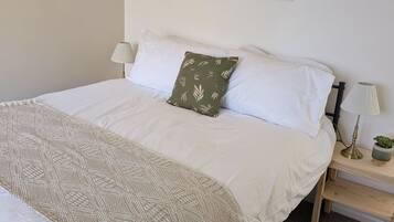 Iron/ironing board, WiFi, bed sheets