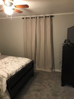 3 bedrooms, iron/ironing board, WiFi, bed sheets - 3-bedroom house in charming Magnolia with AC (Magnolia)