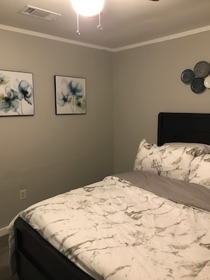 3 bedrooms, iron/ironing board, WiFi, bed sheets