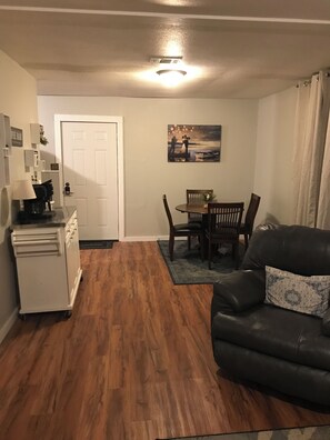 Interior - 3-bedroom house in charming Magnolia with AC (Magnolia)