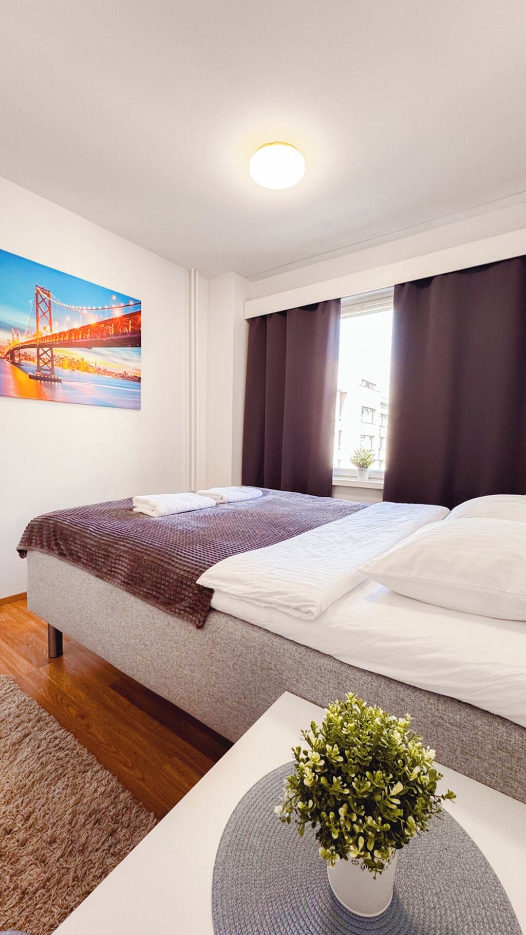 3 habitaciones, tabla de planchar con plancha, wifi y ropa de cama 