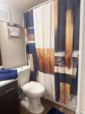 مناشف، صابون، ورق حمّام