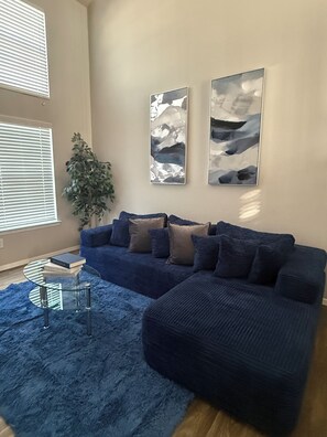 Televisión y chimenea