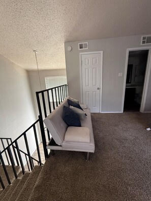 Televisión y chimenea