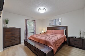 2 makuuhuonetta, silitysrauta/-lauta, ilmainen Wi-Fi, vuodevaatteet